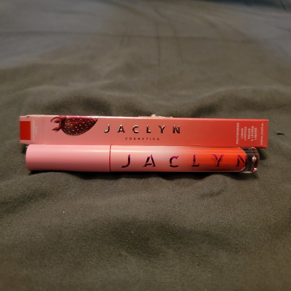 Jaclyn cosmetic poutspoken liquid lipstick shade Strawberry  Cake